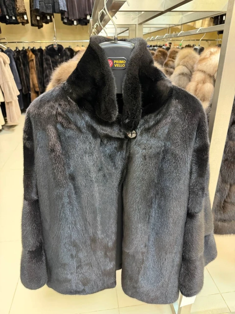 Короткая женская норковая шуба Москвичка-51593, черная, размер 48, артикул 65680-0