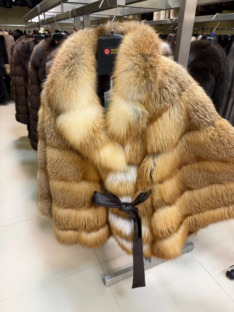 Женская короткая шуба из меха лисы М1010-340, рыжая, размер 48, артикул 65310-0