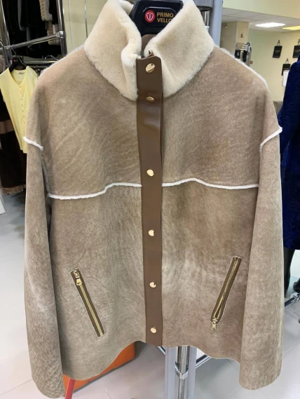 Короткая женская дубленка 2074, бежевая, размер 44, артикул 65250-0