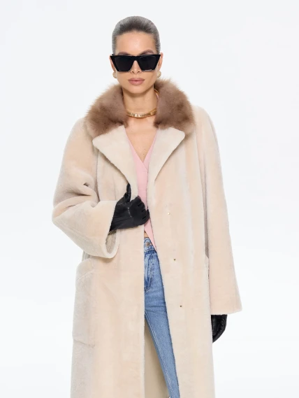 Женская дубленка свободного кроя с куницей 2070, бежевая, размер 48, артикул 65220-6
