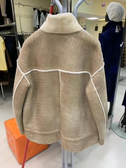 Короткая женская дубленка 2074, бежевая, размер 44, артикул 65250-1