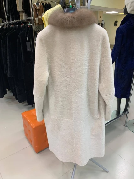 Женская дубленка свободного кроя с куницей 2070, бежевая, размер 44, артикул 65220-1