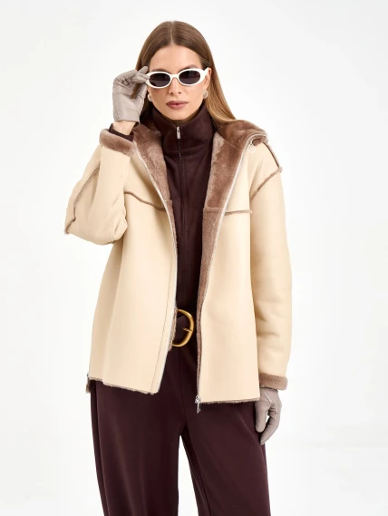 Короткая женская дубленка с капюшоном 2075, светло-коричневая, размер 44, артикул 65070-5