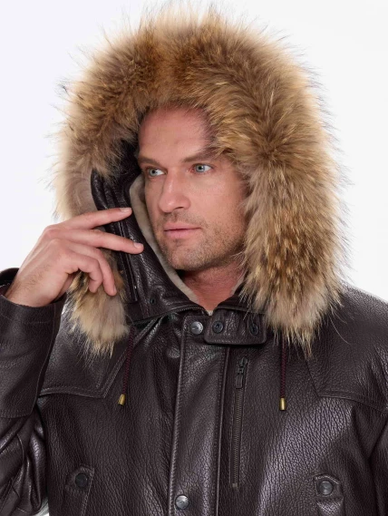 Утепленная мужская кожаная куртка аляска с мехом енота Алекс, коричневая, размер 52, артикул 40300-2