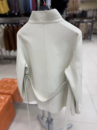 Женская белая кожаная куртка 3105-1