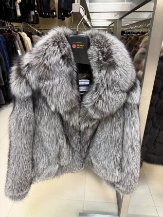 Короткая шуба из меха лисы для женщин Л1010-010-0