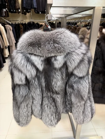 Короткая шуба из меха лисы для женщин Л1010-010-1